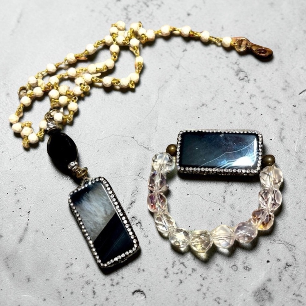 Beautiful Matching Boutique Black Necklace and Bracelet Set